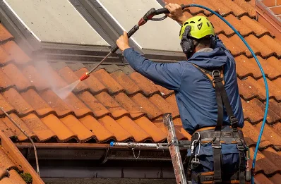 Démoussage et hydrofuge de toiture à Troche